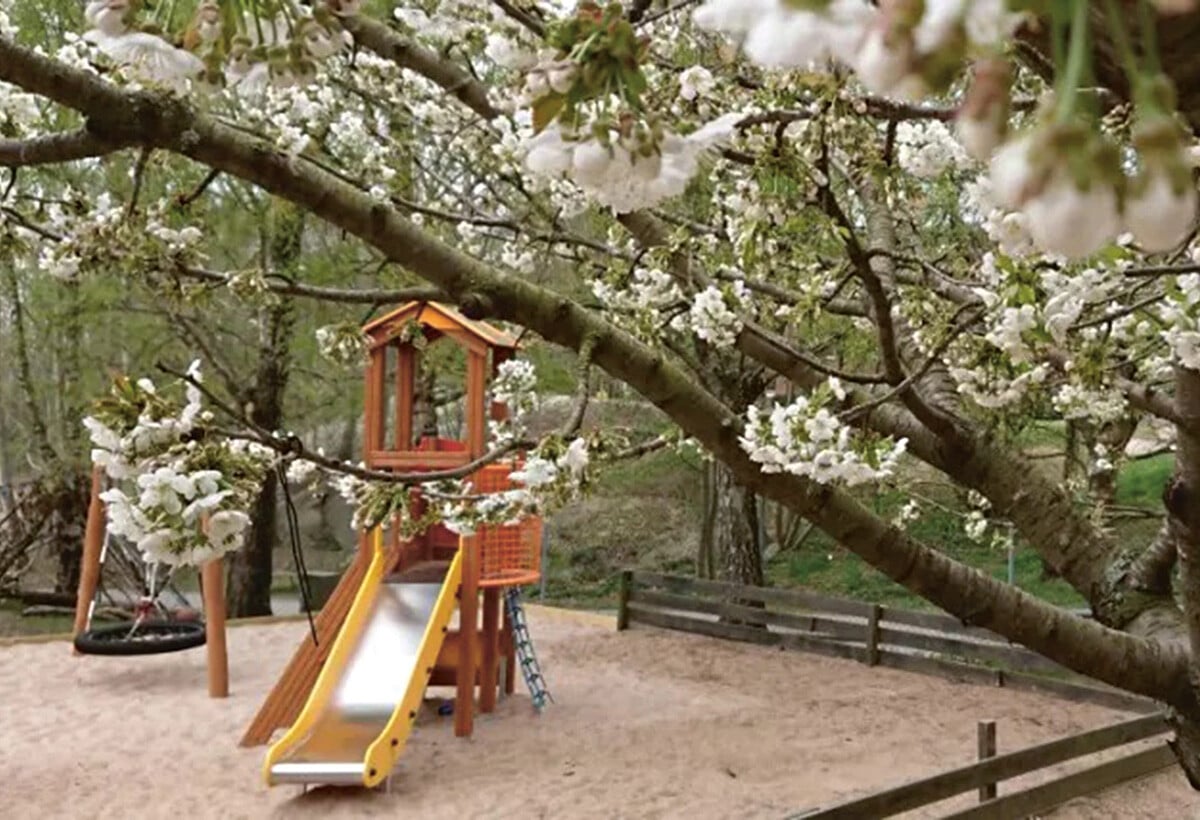 En rutschkana i en lekpark - Seiva förenklar för förskolorna | Seiva.